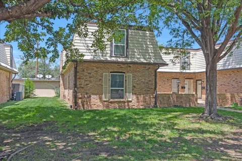 3206 VILLA PLACE