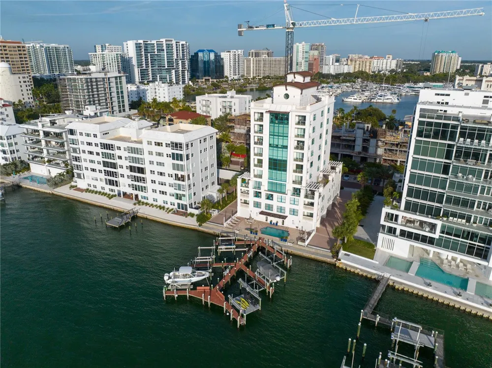 258 GOLDEN GATE POINT #701 Sarasota, FL 34236