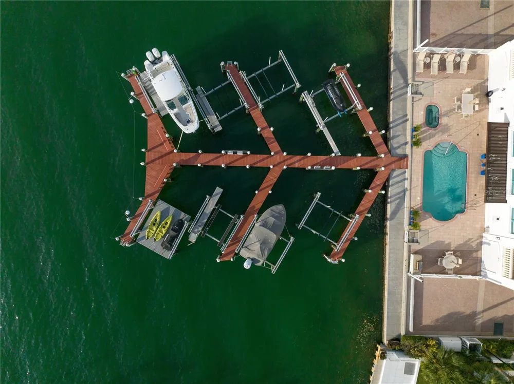 258 GOLDEN GATE POINT #701 Sarasota, FL 34236