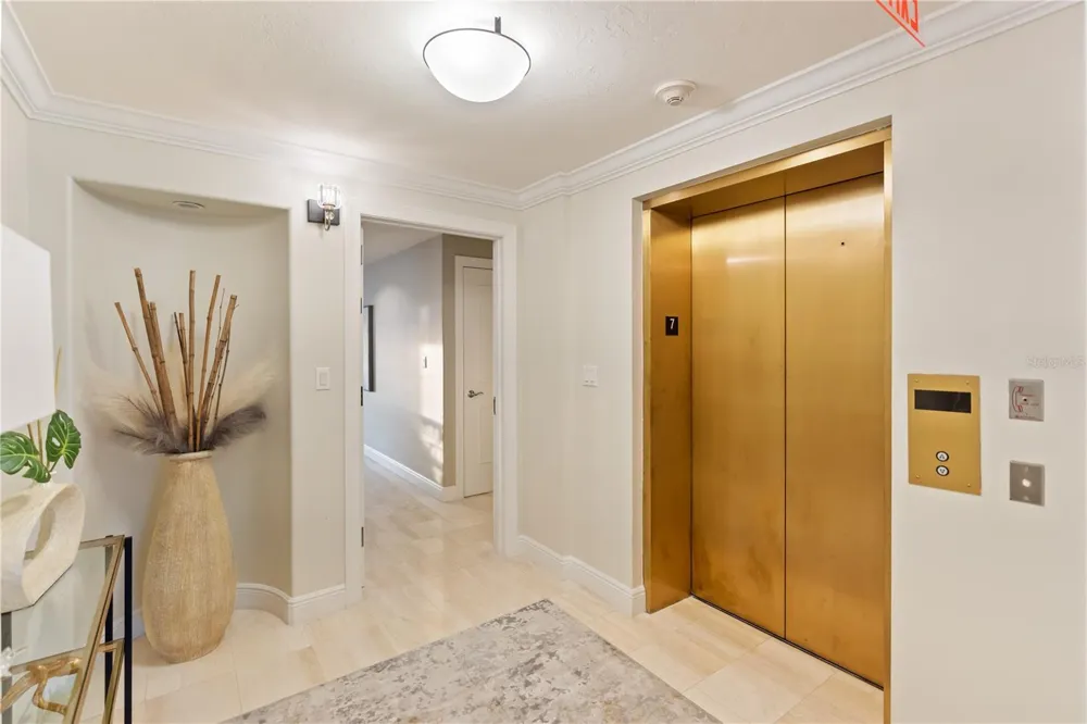 258 GOLDEN GATE POINT #701 Sarasota, FL 34236