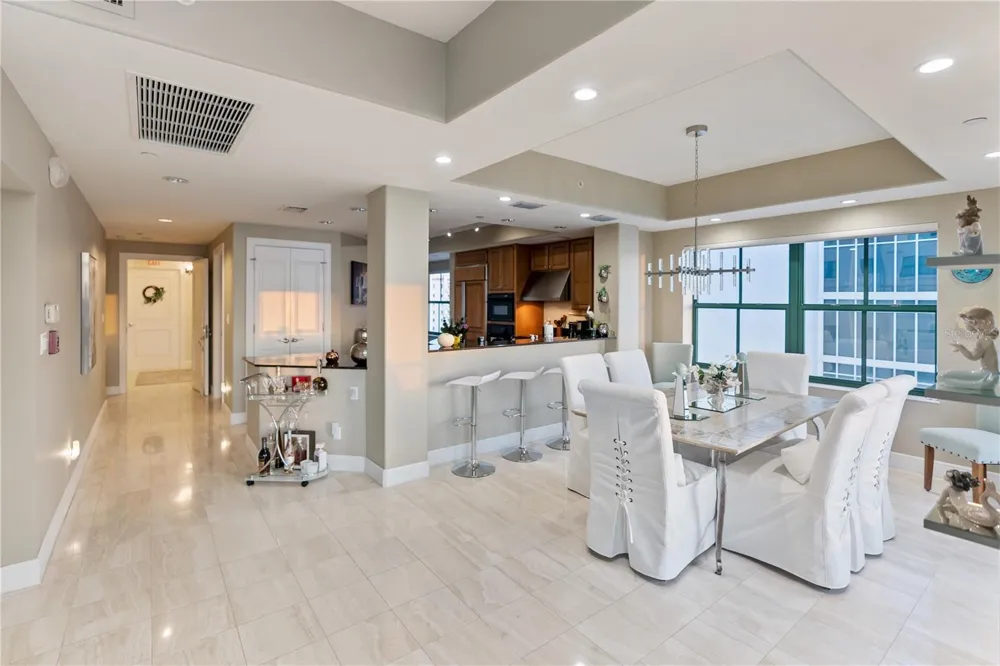 258 GOLDEN GATE POINT #701 Sarasota, FL 34236