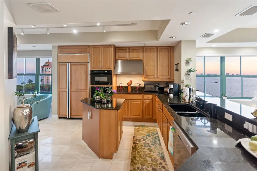 258 GOLDEN GATE POINT #701 Sarasota, FL 34236