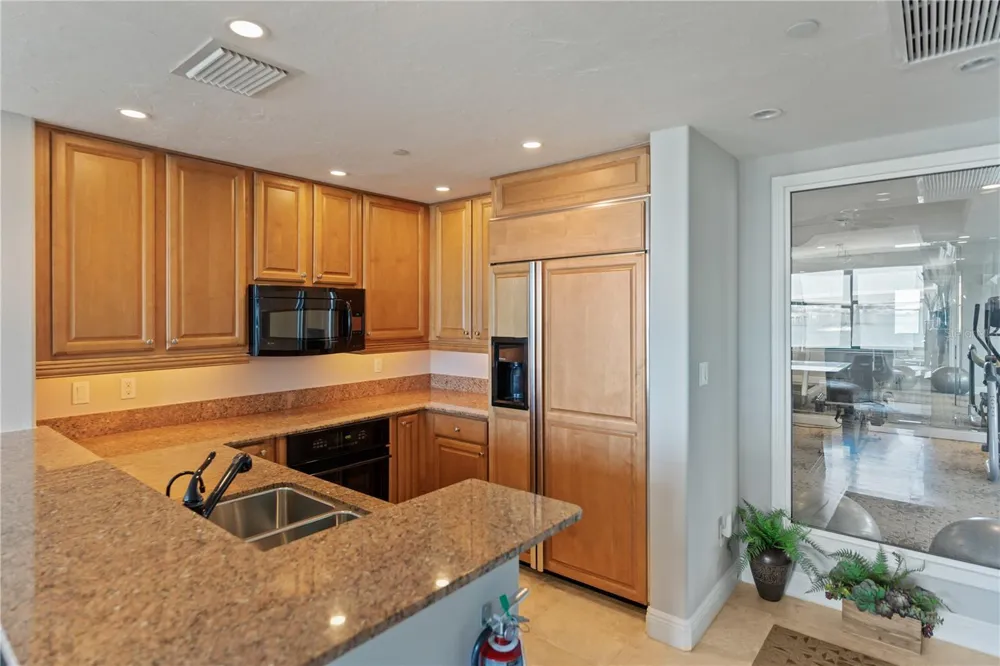 258 GOLDEN GATE POINT #701 Sarasota, FL 34236
