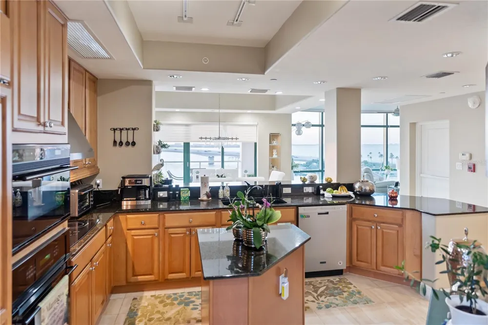 258 GOLDEN GATE POINT #701 Sarasota, FL 34236