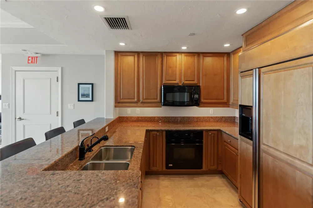 258 GOLDEN GATE POINT #701 Sarasota, FL 34236