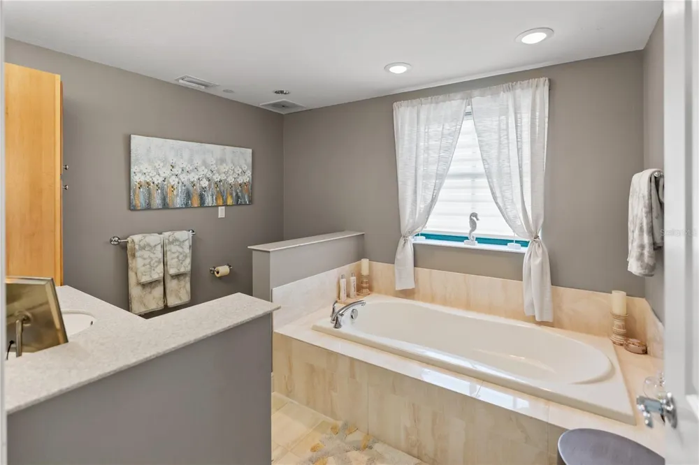 258 GOLDEN GATE POINT #701 Sarasota, FL 34236