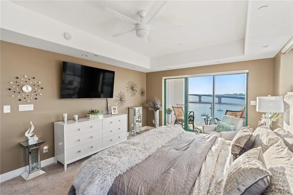 258 GOLDEN GATE POINT #701 Sarasota, FL 34236