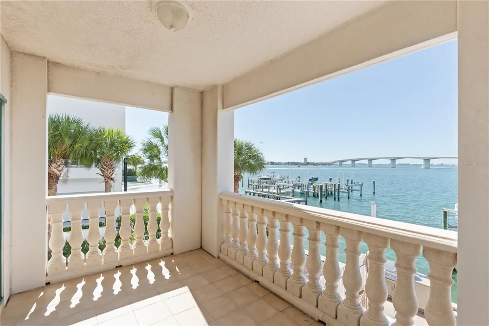 258 GOLDEN GATE POINT #701 Sarasota, FL 34236