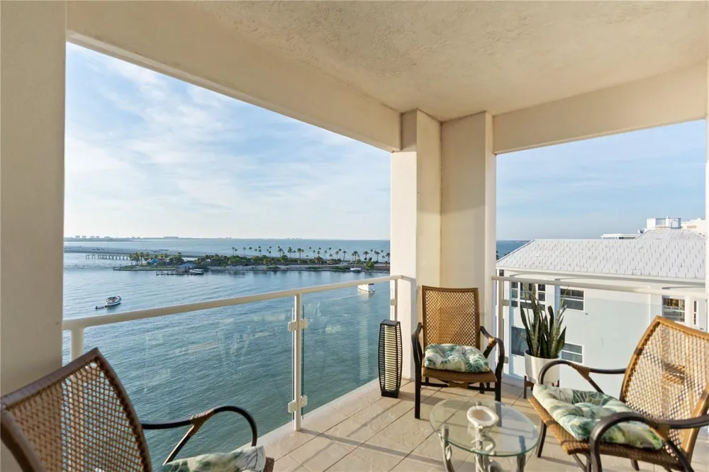 258 GOLDEN GATE POINT #701 Sarasota, FL 34236