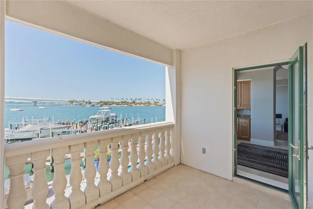 258 GOLDEN GATE POINT #701 Sarasota, FL 34236