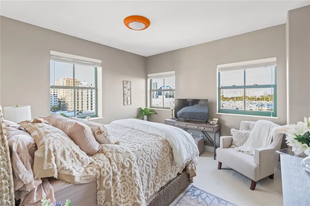 258 GOLDEN GATE POINT #701 Sarasota, FL 34236