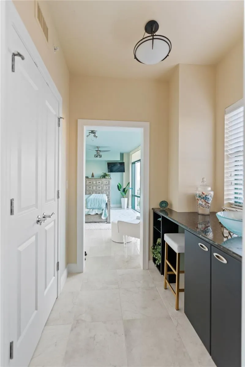 258 GOLDEN GATE POINT #701 Sarasota, FL 34236