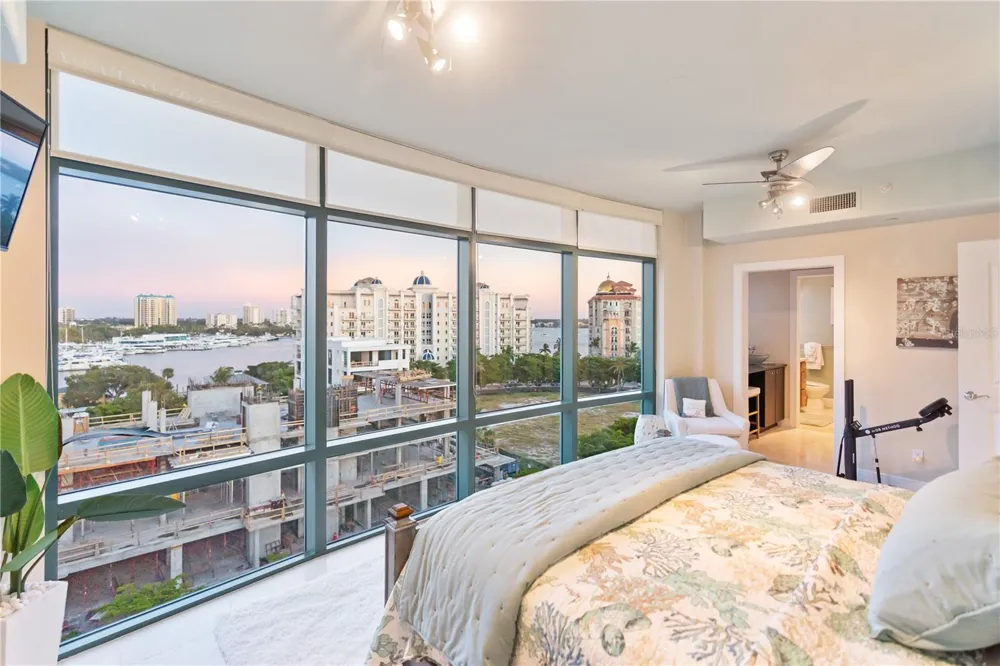 258 GOLDEN GATE POINT #701 Sarasota, FL 34236