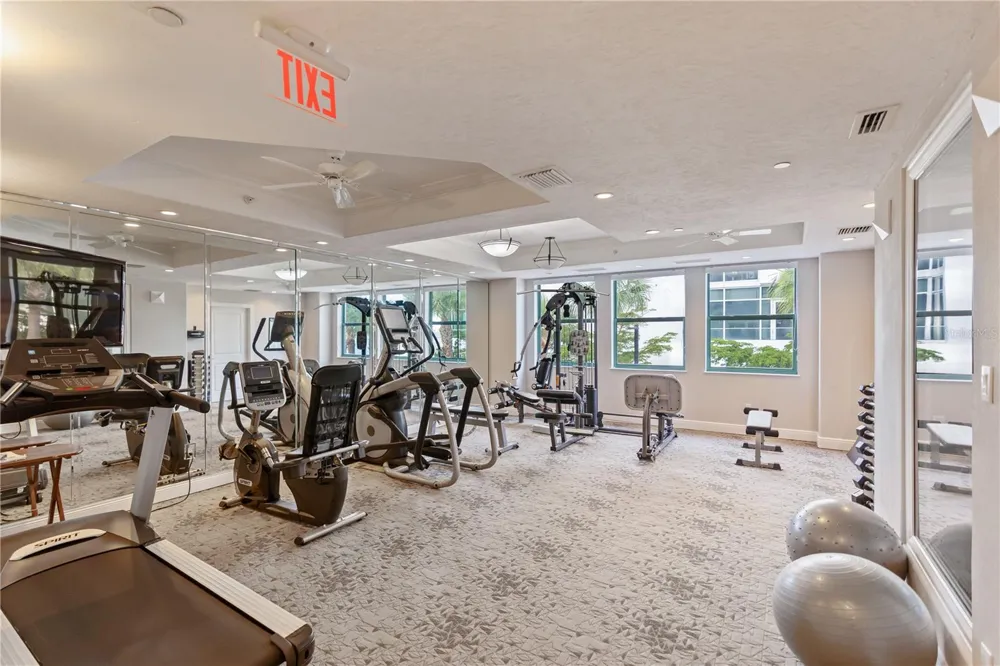 258 GOLDEN GATE POINT #701 Sarasota, FL 34236