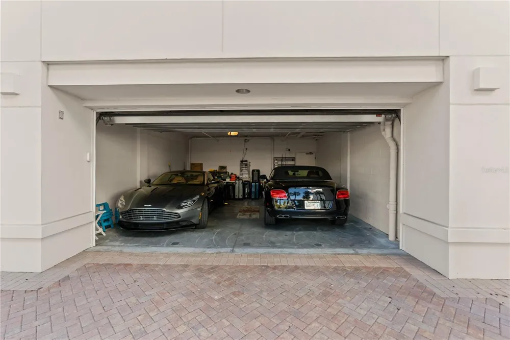 258 GOLDEN GATE POINT #701 Sarasota, FL 34236