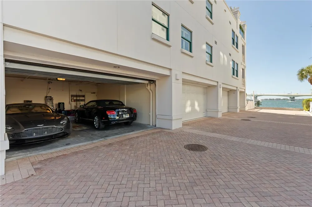258 GOLDEN GATE POINT #701 Sarasota, FL 34236