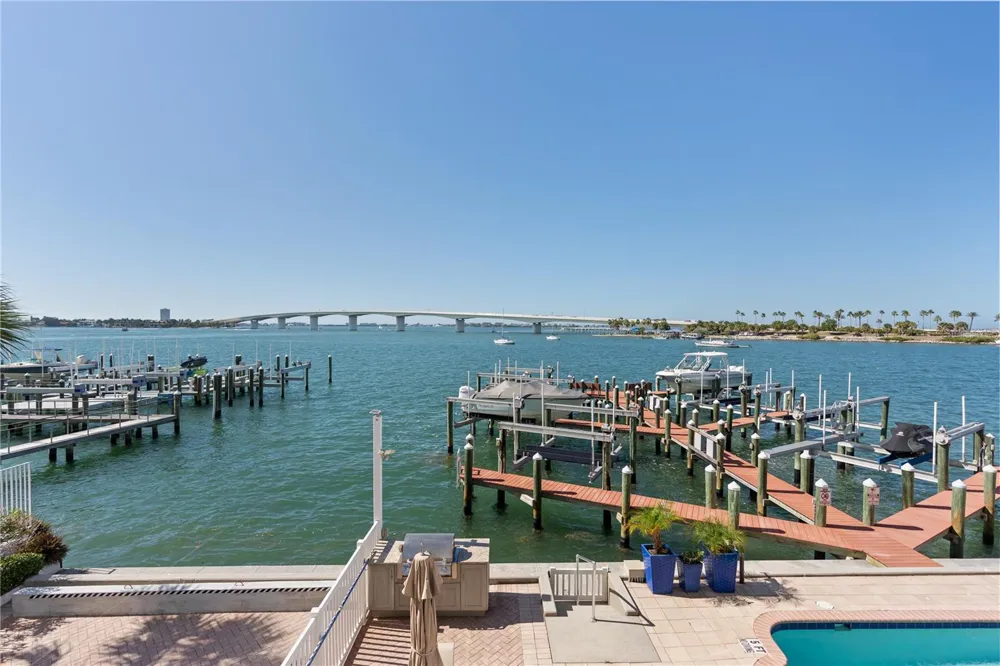 258 GOLDEN GATE POINT #701 Sarasota, FL 34236