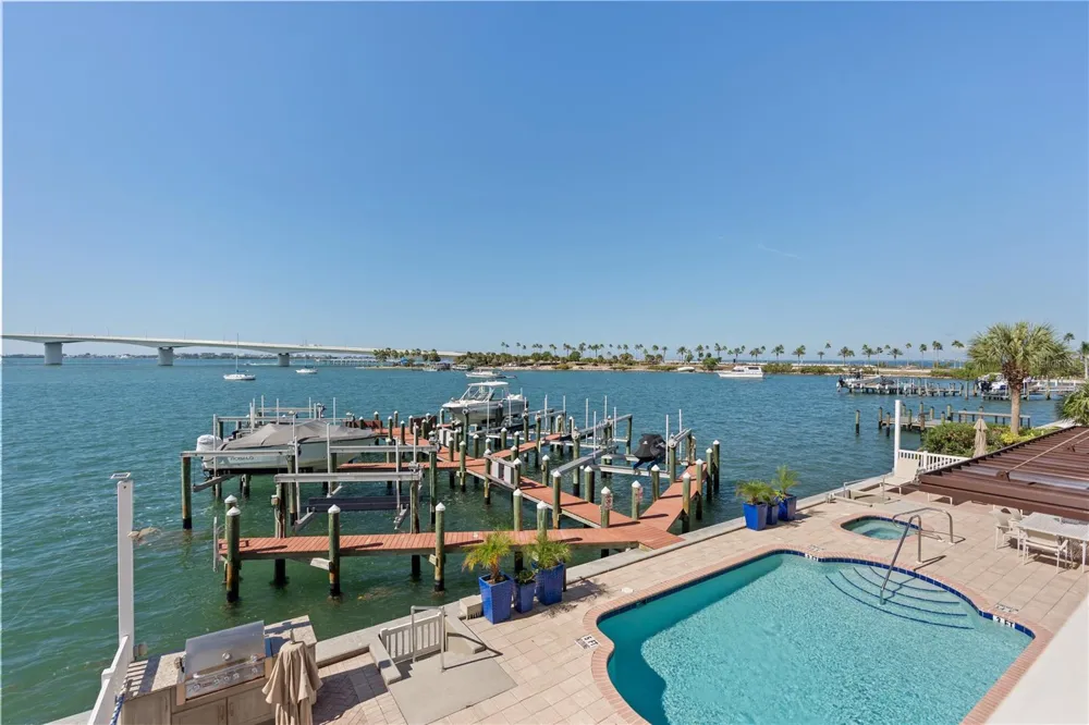 258 GOLDEN GATE POINT #701 Sarasota, FL 34236