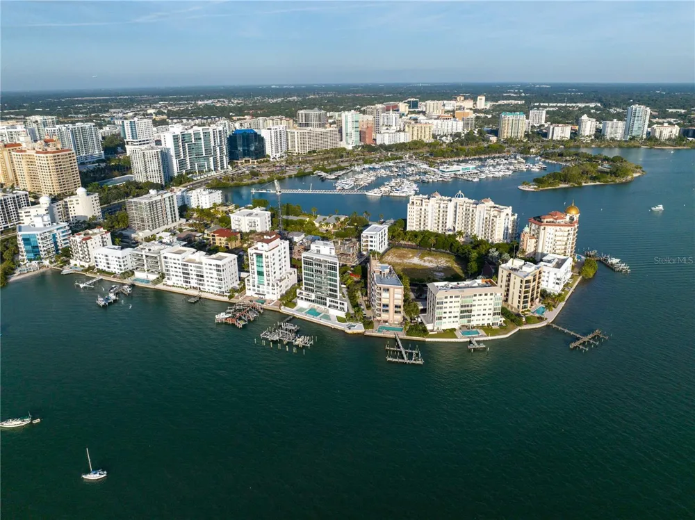 258 GOLDEN GATE POINT #701 Sarasota, FL 34236
