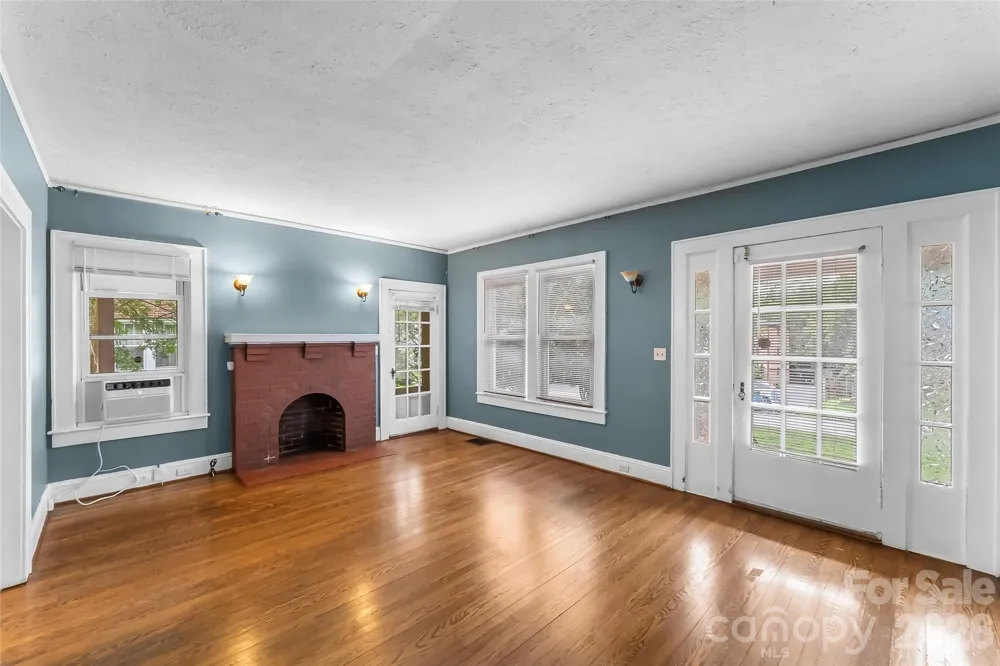 105 S Anderson Street Morganton, NC 28655
