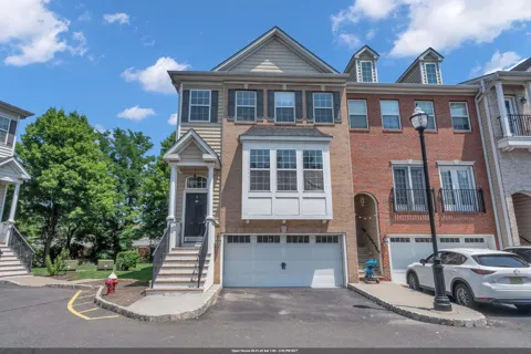 8 CREEKSIDE CT