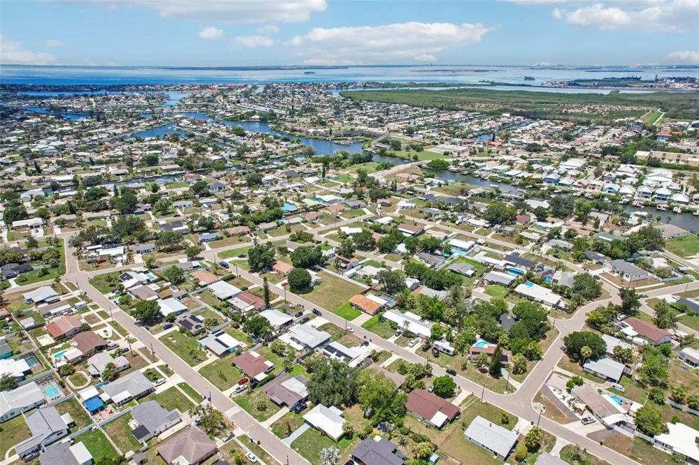 520 FAIRFAX LANE Apollo Beach, FL 33572