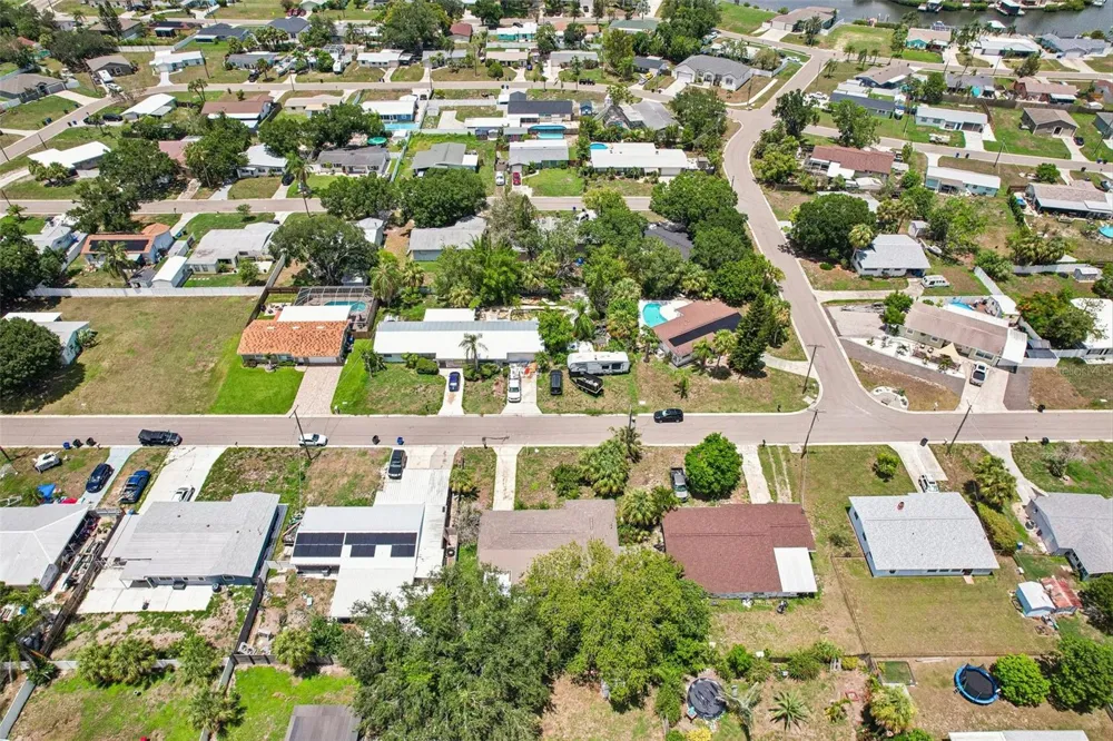 520 FAIRFAX LANE Apollo Beach, FL 33572