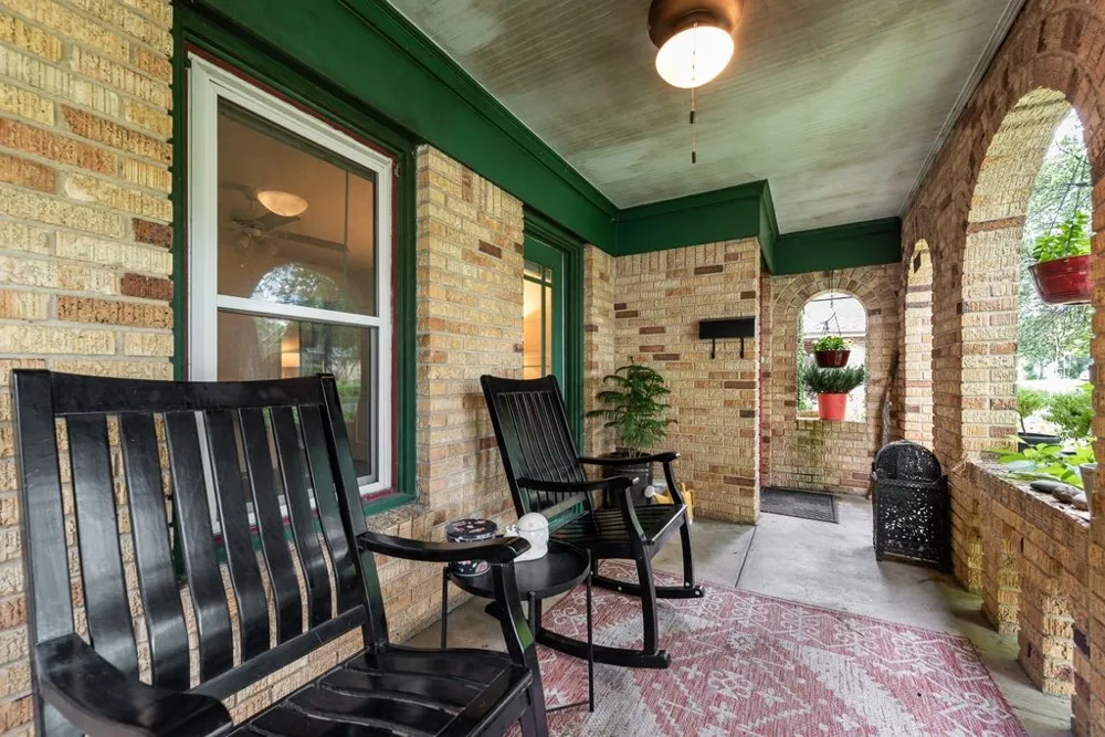 2502 BURLINGTON BOULEVARD Dallas, TX 75211