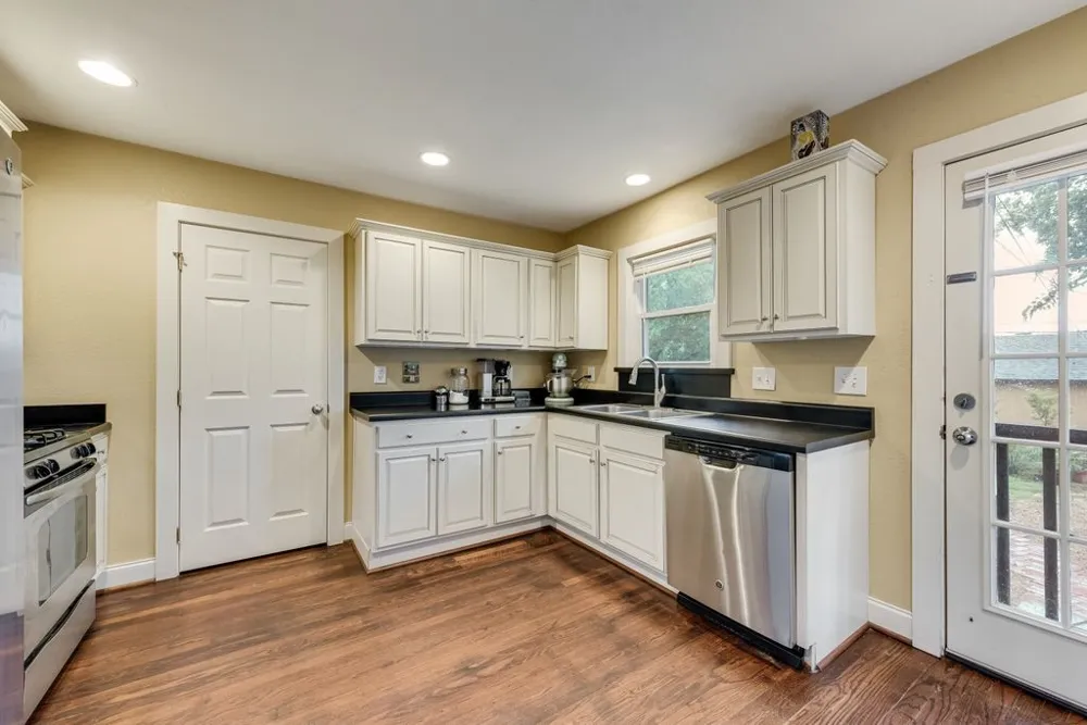 2502 BURLINGTON BOULEVARD Dallas, TX 75211