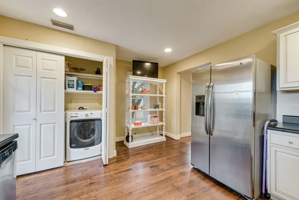 2502 BURLINGTON BOULEVARD Dallas, TX 75211