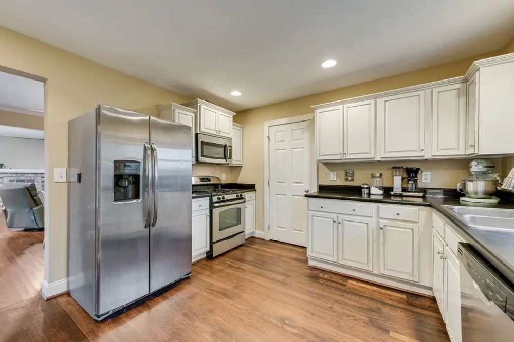 2502 BURLINGTON BOULEVARD Dallas, TX 75211