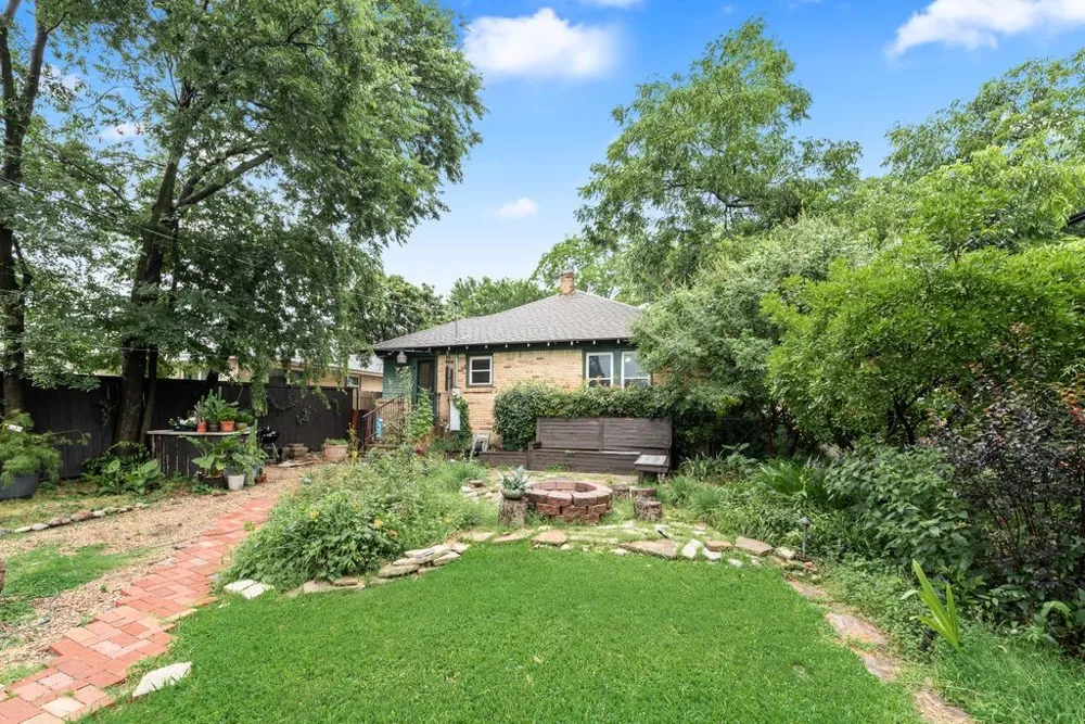 2502 BURLINGTON BOULEVARD Dallas, TX 75211