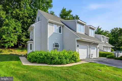 63 E JONATHAN COURT