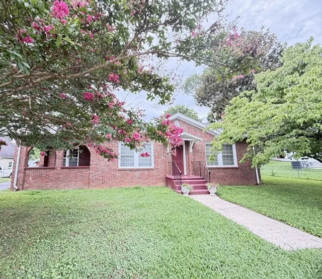203 Bennett St Decherd, TN 37324