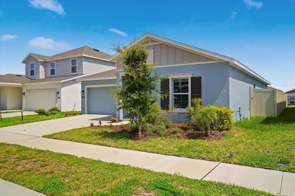 1033 HOLDEN WAY Eagle Lake, FL 33839
