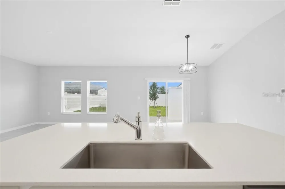 1033 HOLDEN WAY Eagle Lake, FL 33839