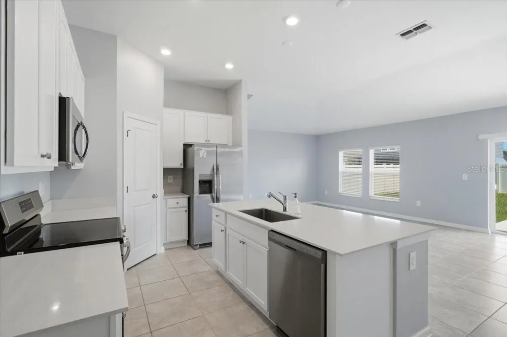 1033 HOLDEN WAY Eagle Lake, FL 33839