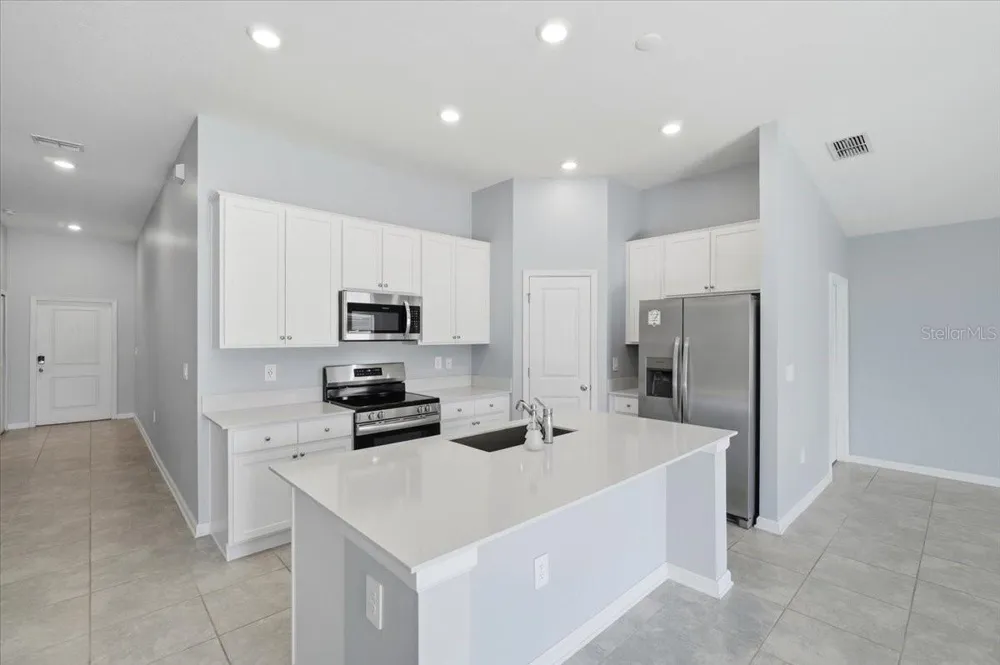 1033 HOLDEN WAY Eagle Lake, FL 33839