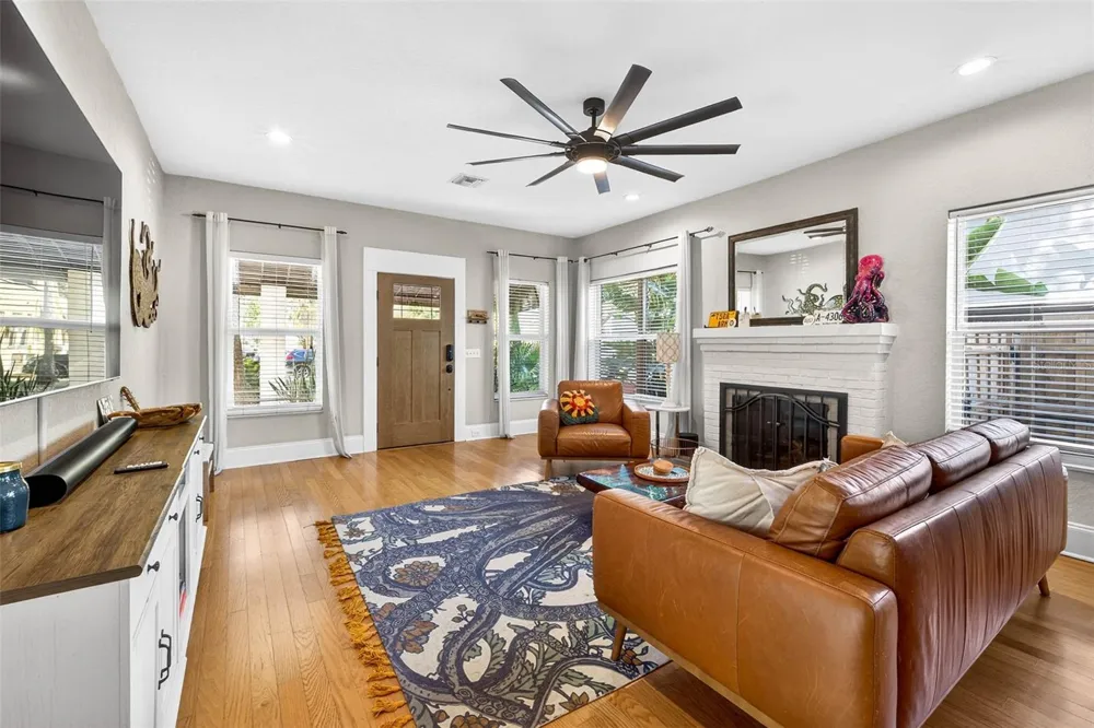 2705 POPLAR AVENUE Tampa, FL 33602