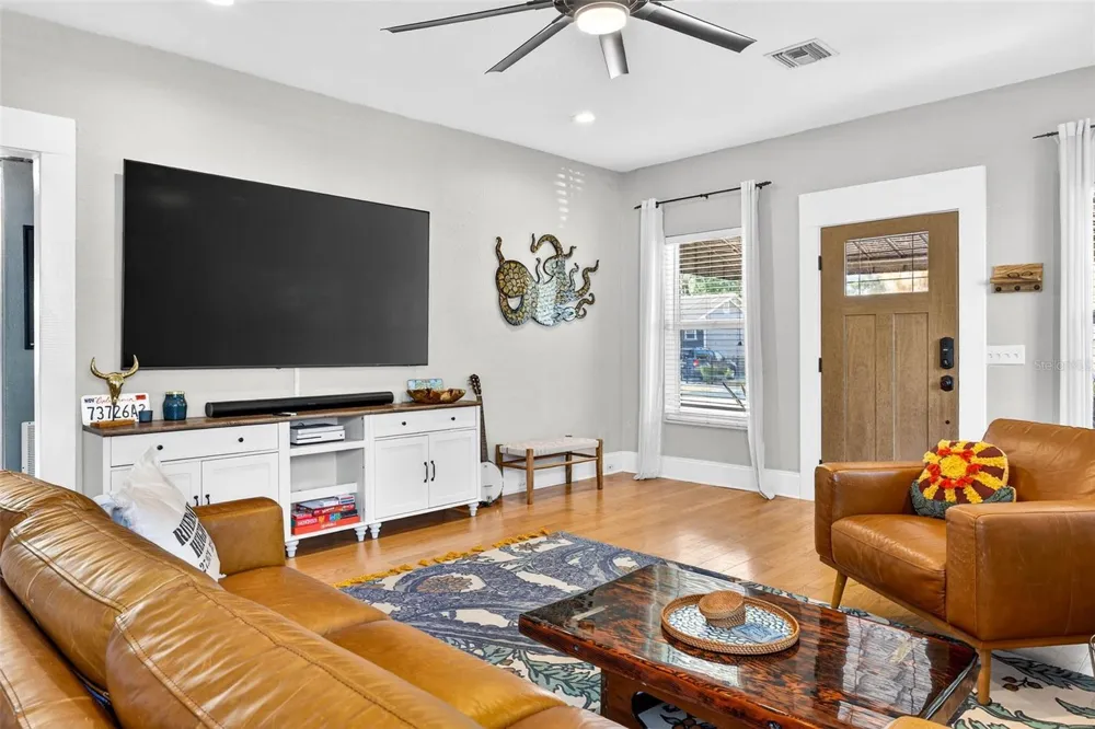 2705 POPLAR AVENUE Tampa, FL 33602