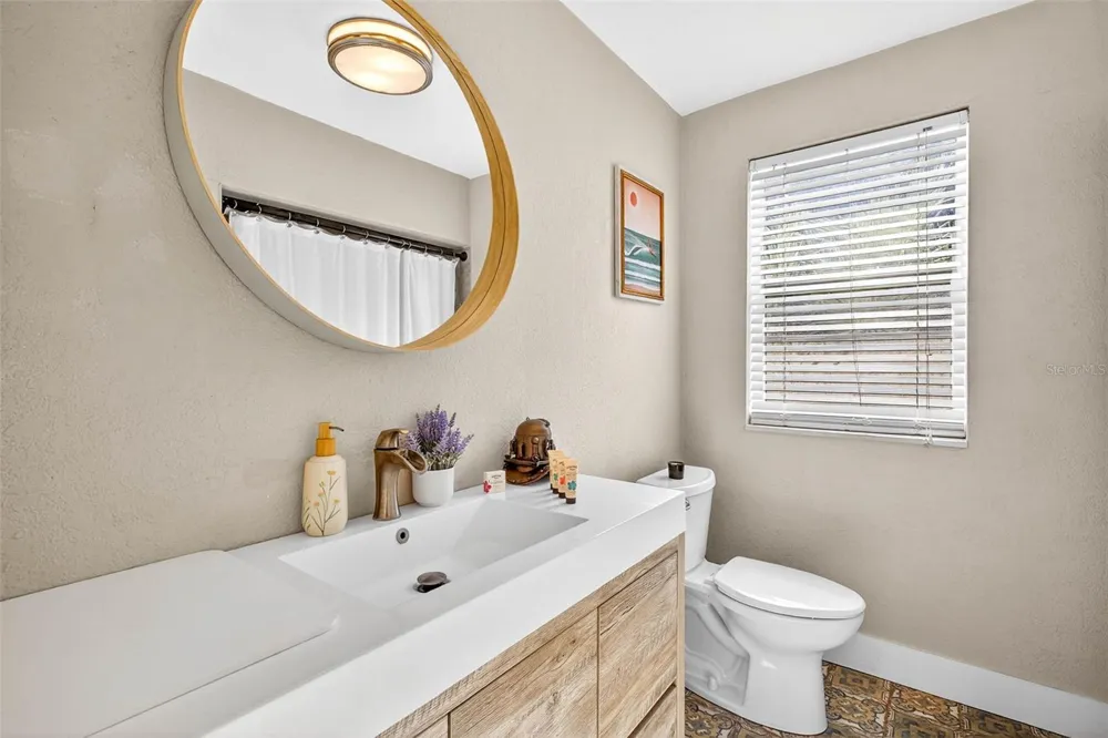 2705 POPLAR AVENUE Tampa, FL 33602