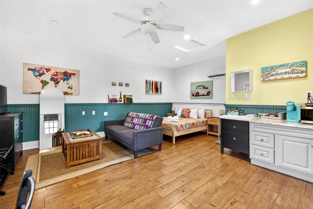 2705 POPLAR AVENUE Tampa, FL 33602