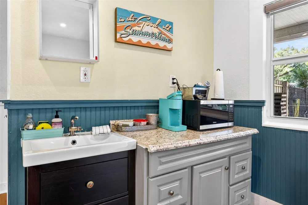 2705 POPLAR AVENUE Tampa, FL 33602