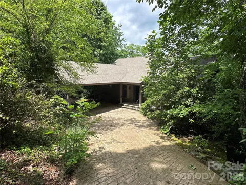 880 W Rochester Drive