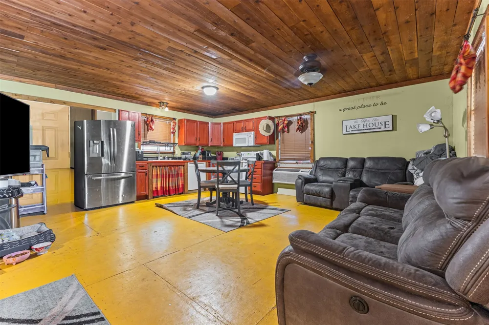 1109 SE County Road 3300 Kerens, TX 75144