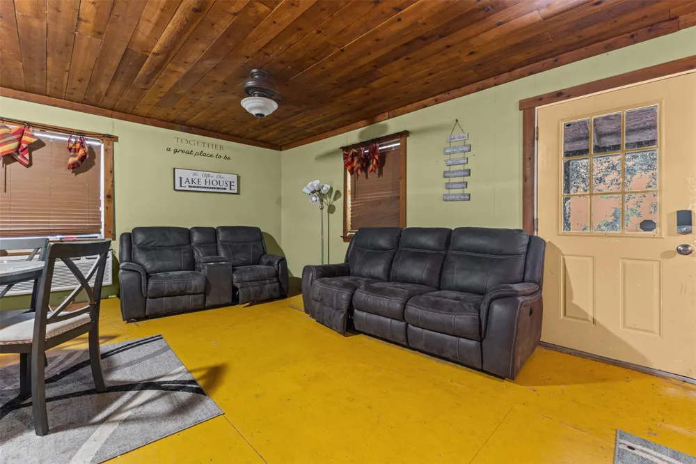 1109 SE County Road 3300 Kerens, TX 75144