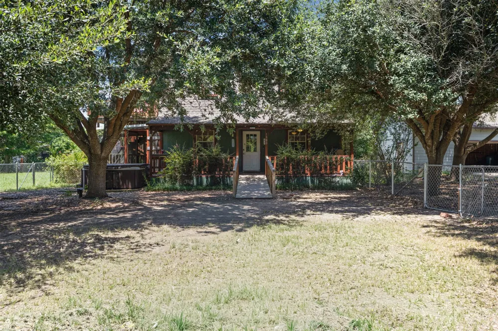 1109 SE County Road 3300 Kerens, TX 75144