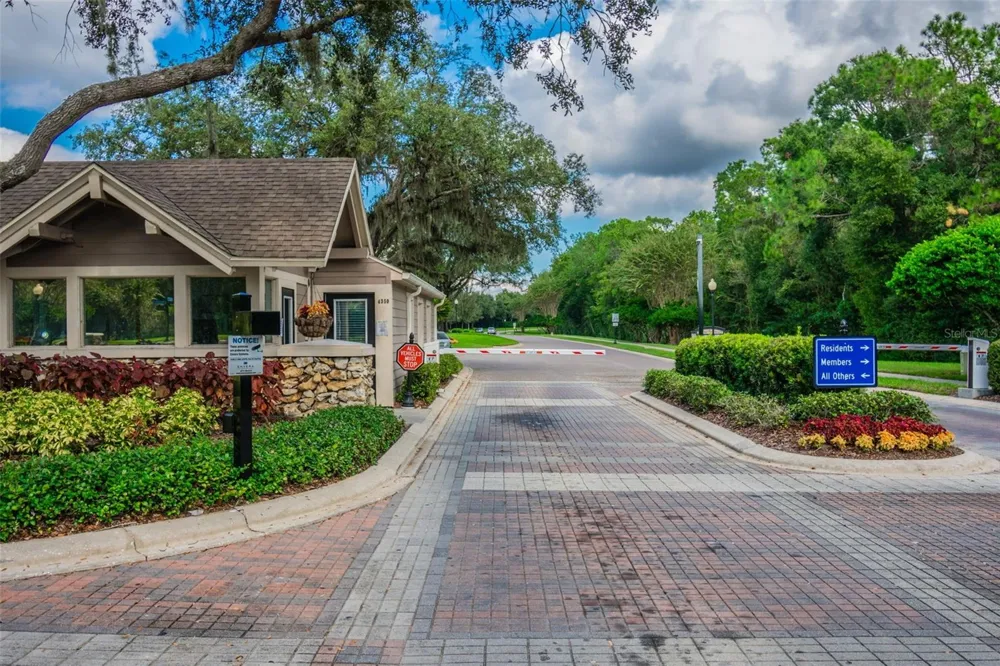 5306 WATERLEAF COURT Valrico, FL 33596
