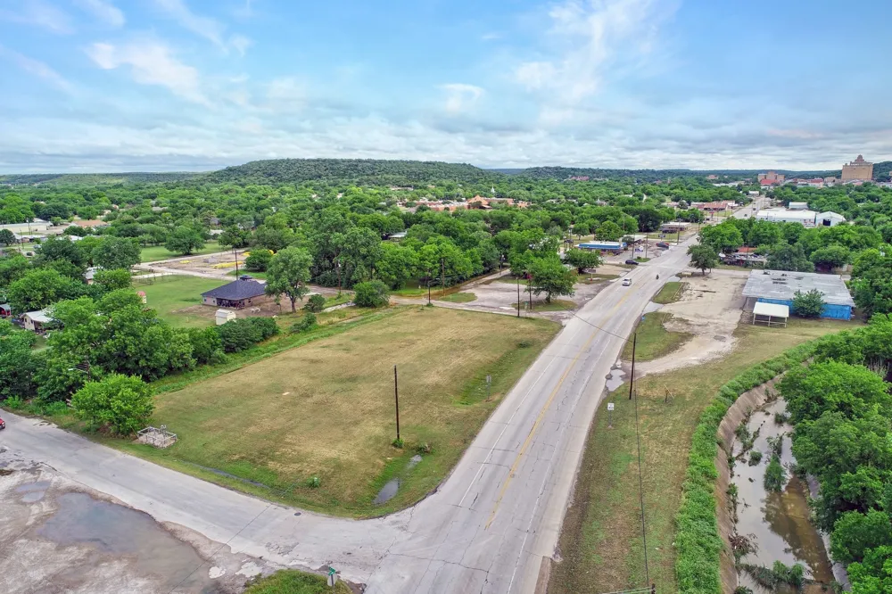 S Oak Ave Mineral Wells, TX 76067