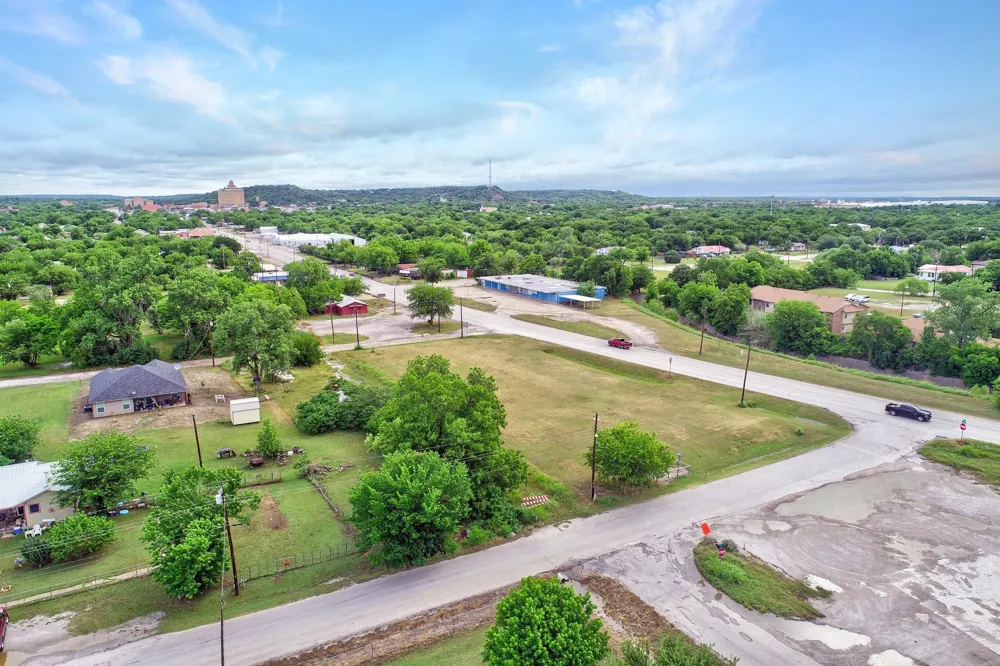 S Oak Ave Mineral Wells, TX 76067